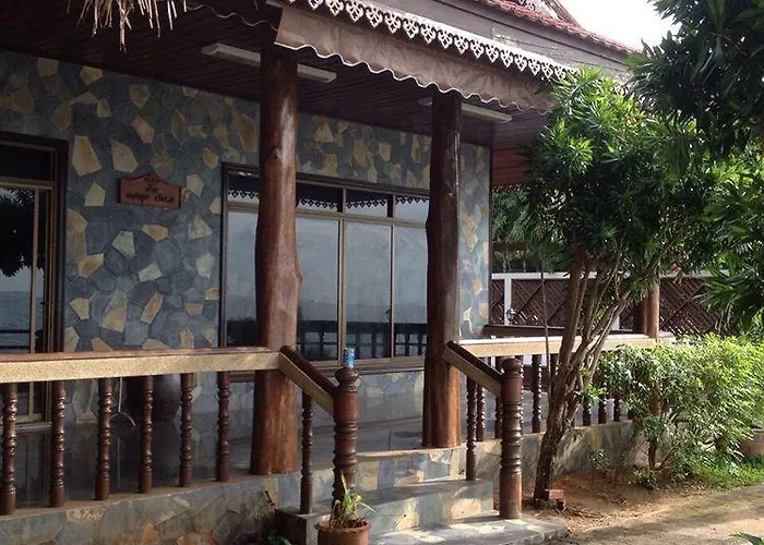 Baan Rim Lay Lipa Noi